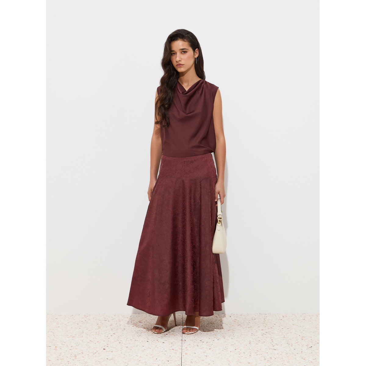 Midi flared skirt with a gathered effect. - D005318_373 - Decenio